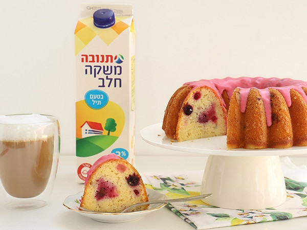 كعكة ڤانيل مع فواكه برية