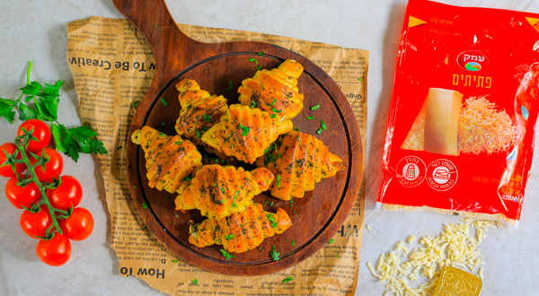 كرواسون الثوم المحشو بجبنة 