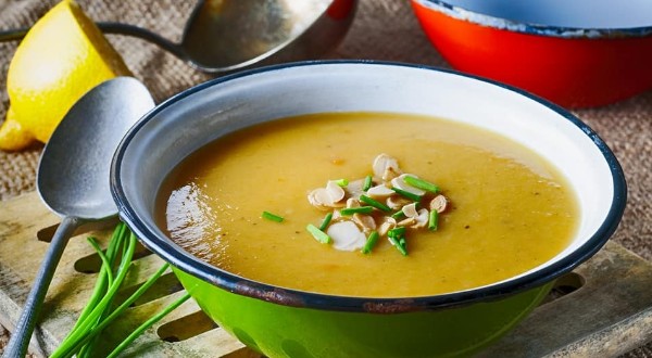 شوربة القرنبيط البرتقالية