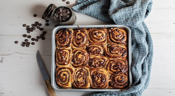 كعكة خميرة على شكل حلزونات، محشوّة بـ 3 أنواع من الشوكولاطة