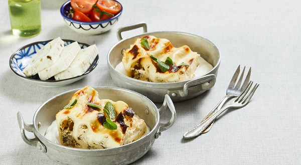 كانلوني بحشوة الجبنة والزعتر بصلصة يوغورت تنوفا