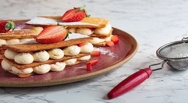 ميلفاي بحشوة الكريمة والتوت