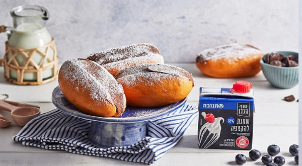 لفائف إيطاليّة حلوة المذاق (ميريتو) محشوة بالقشدة والشوكولاتة