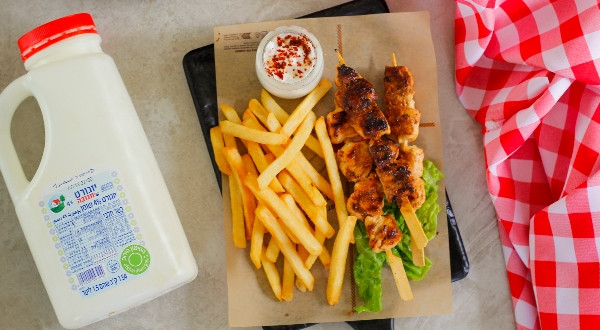 شيش طاووق مع صلصة يوغورت مميّزة