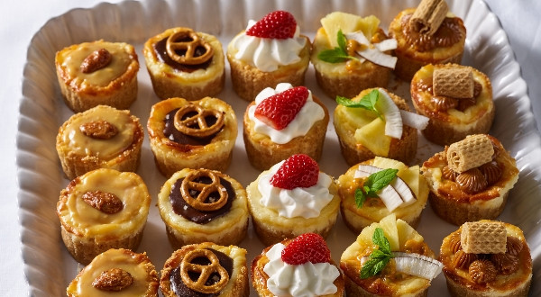 كعكات جبنة مسكربونة شخصية