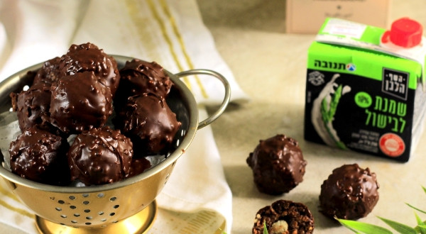 كرات الشوكولاطة المميّزة مع بسكويت الوافل